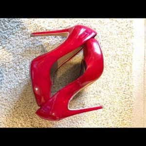 Alejandro Ingelmo Red Patent platform pump 38.5 EU